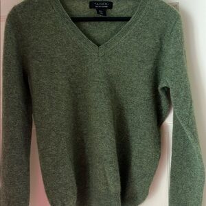 Tahari Cashmere Sweater, 2-ply, Sz M
Price is WAY below other sim listings!